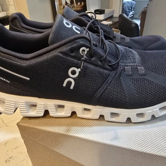 On Cloud 5 (Black/White) - Mens Size 11 NEW - SKU 59.98919 - Running - Hiking - Picture 6 of 11